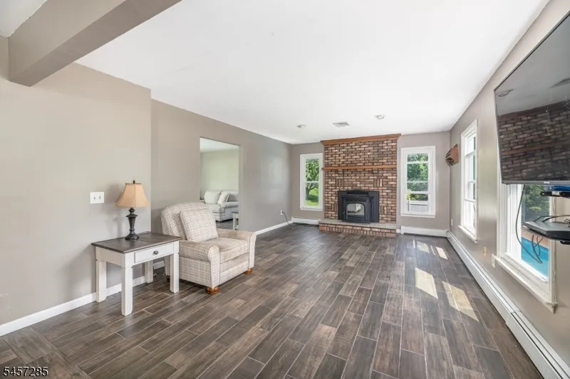 17 Telfer Dr Vernon, NJ 07418