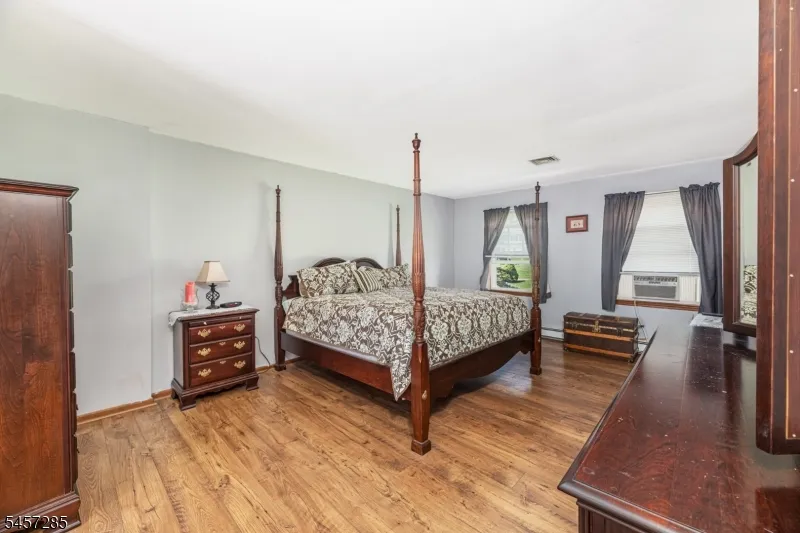 17 Telfer Dr Vernon, NJ 07418