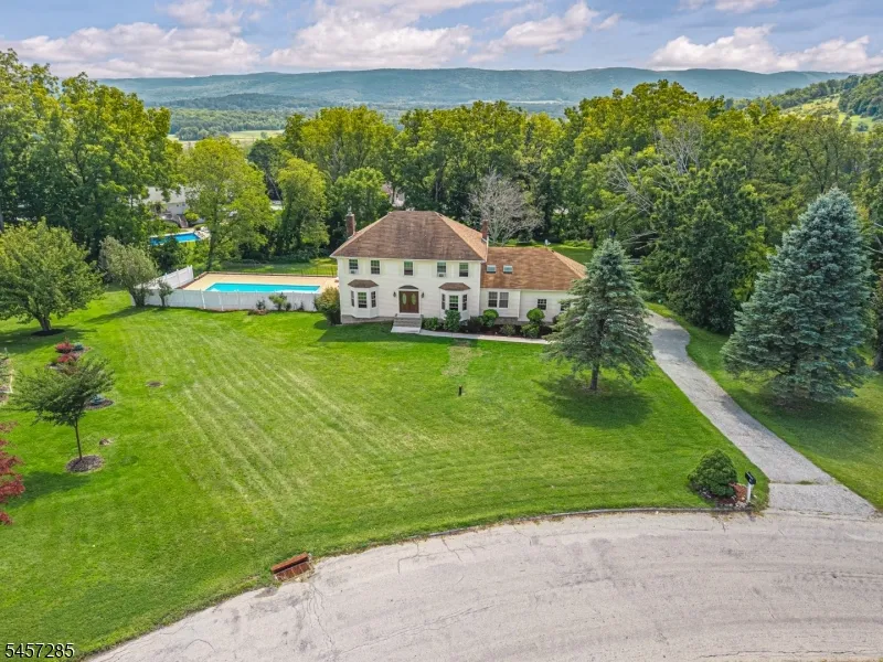 17 Telfer Dr Vernon, NJ 07418