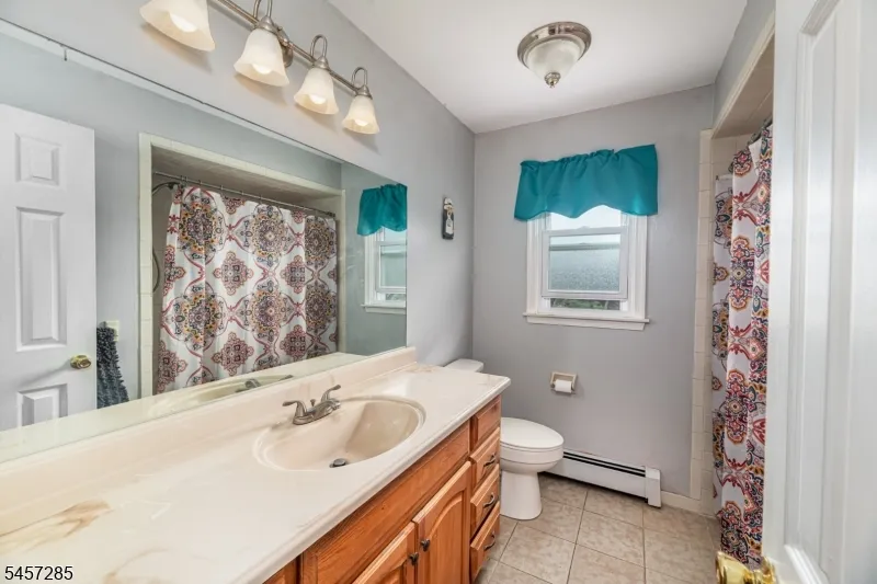 17 Telfer Dr Vernon, NJ 07418