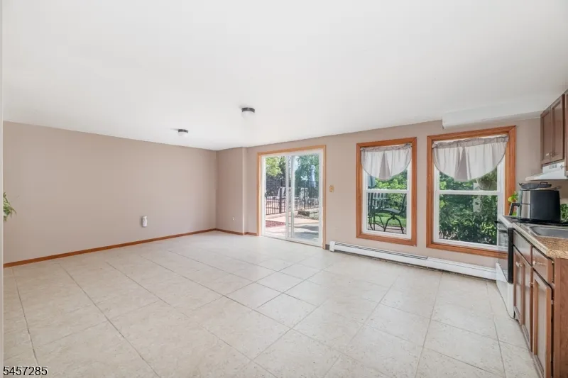 17 Telfer Dr Vernon, NJ 07418