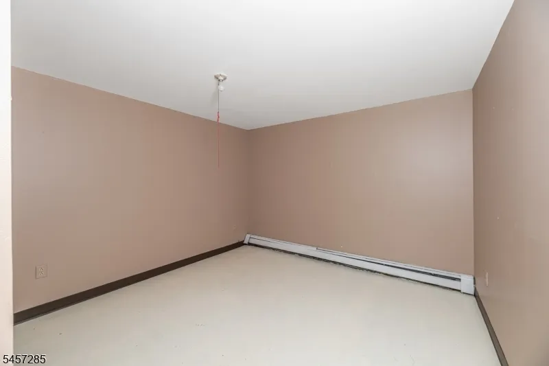17 Telfer Dr Vernon, NJ 07418