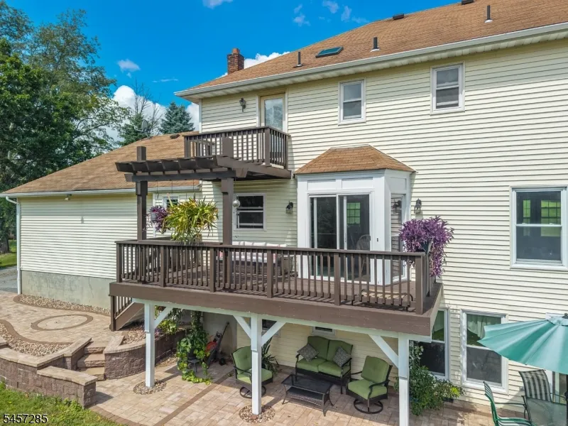 17 Telfer Dr Vernon, NJ 07418