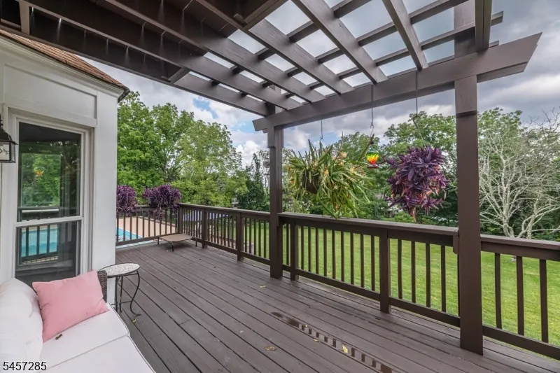 17 Telfer Dr Vernon, NJ 07418