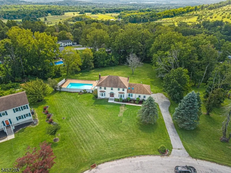 17 Telfer Dr Vernon, NJ 07418