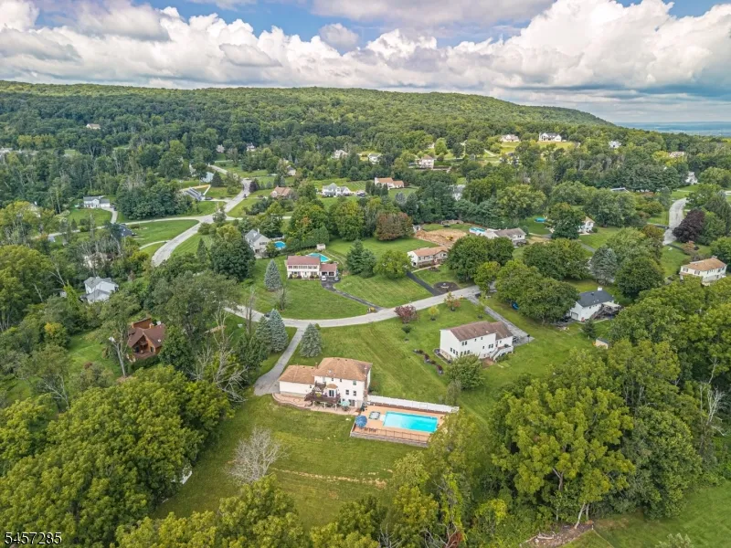 17 Telfer Dr Vernon, NJ 07418
