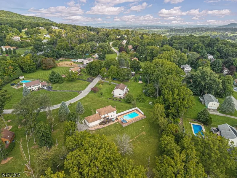 17 Telfer Dr Vernon, NJ 07418