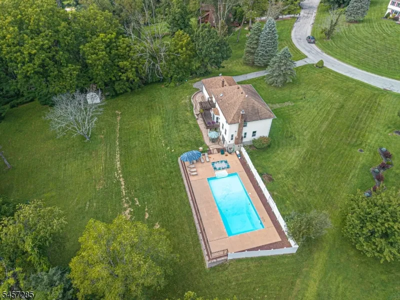 17 Telfer Dr Vernon, NJ 07418