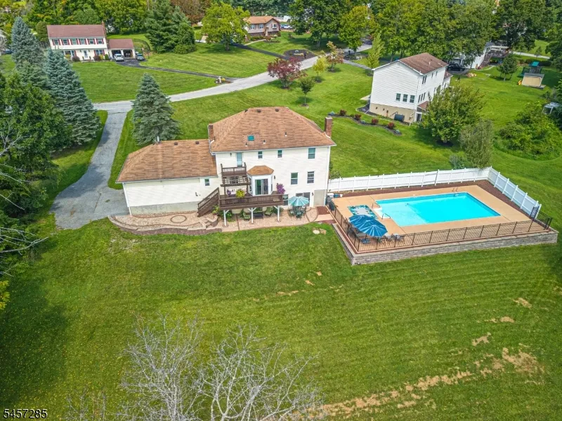 17 Telfer Dr Vernon, NJ 07418