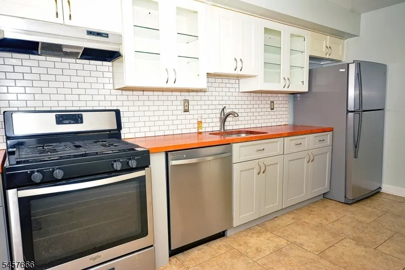 29 Barclay Ct Lawrence, NJ 08648