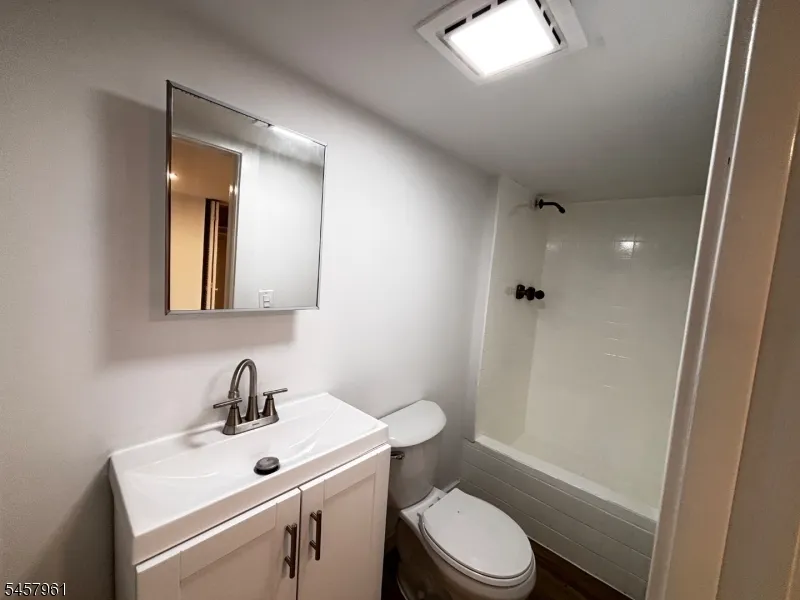 20 Garbarino Ave Wanaque, NJ 07465