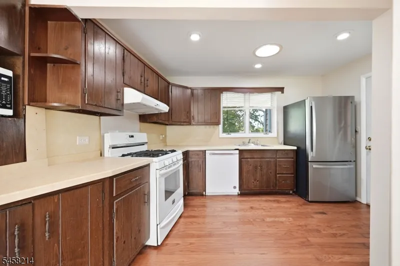 32 Conestoga Trl Sparta, NJ 07871