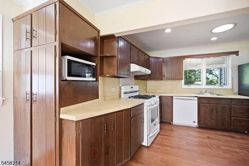 32 Conestoga Trl Sparta, NJ 07871