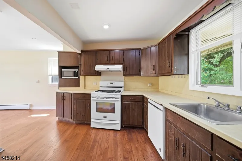 32 Conestoga Trl Sparta, NJ 07871
