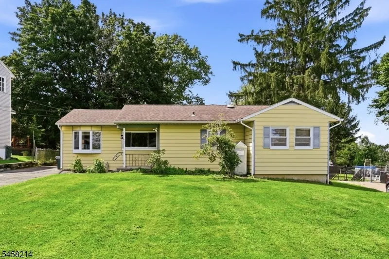 32 Conestoga Trl Sparta, NJ 07871