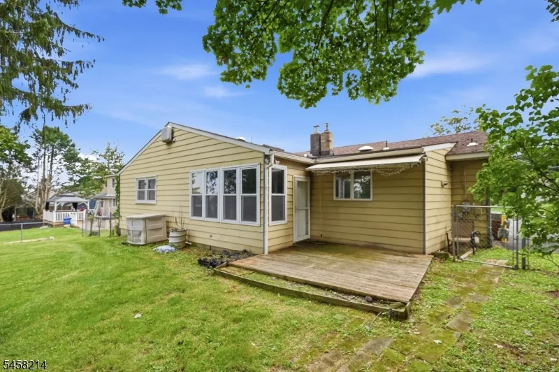 32 Conestoga Trl Sparta, NJ 07871