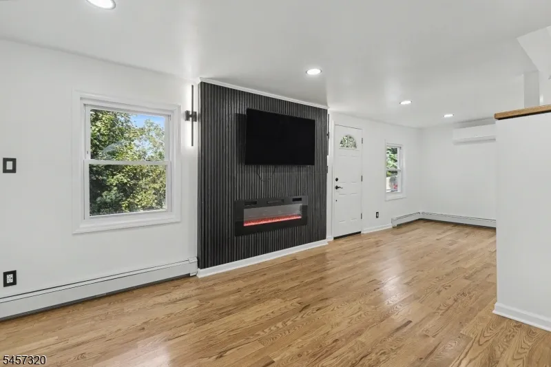 15 Cherry St Newton Town, NJ 07860