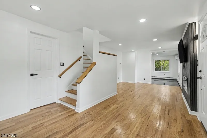 15 Cherry St Newton Town, NJ 07860