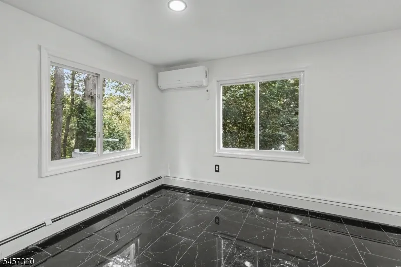 15 Cherry St Newton Town, NJ 07860