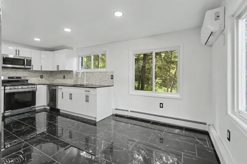 15 Cherry St Newton Town, NJ 07860