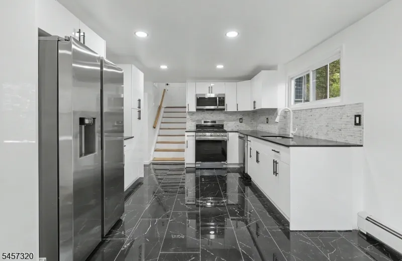 15 Cherry St Newton Town, NJ 07860