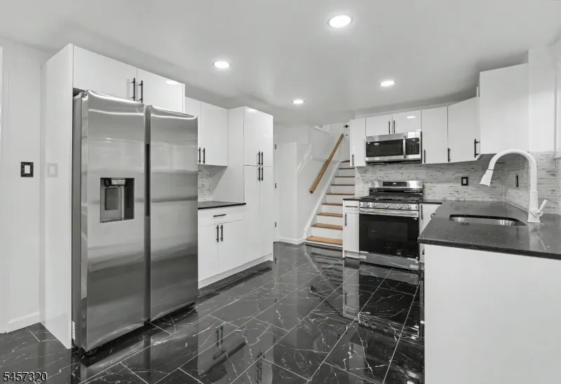 15 Cherry St Newton Town, NJ 07860