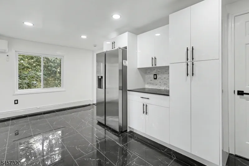 15 Cherry St Newton Town, NJ 07860