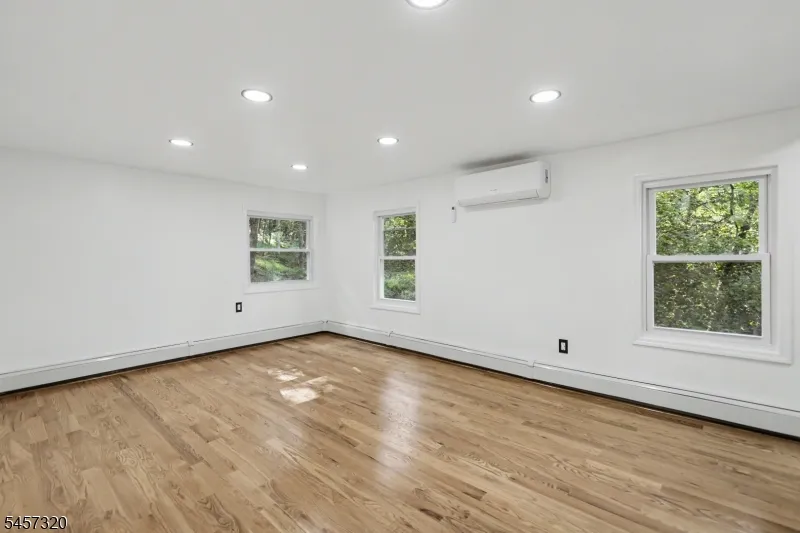 15 Cherry St Newton Town, NJ 07860