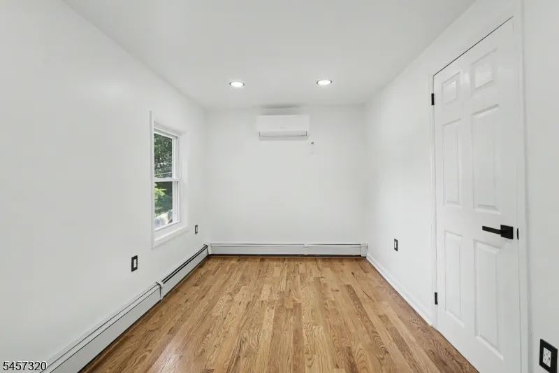 15 Cherry St Newton Town, NJ 07860