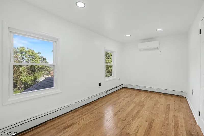 15 Cherry St Newton Town, NJ 07860