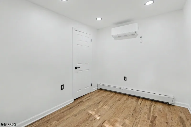 15 Cherry St Newton Town, NJ 07860