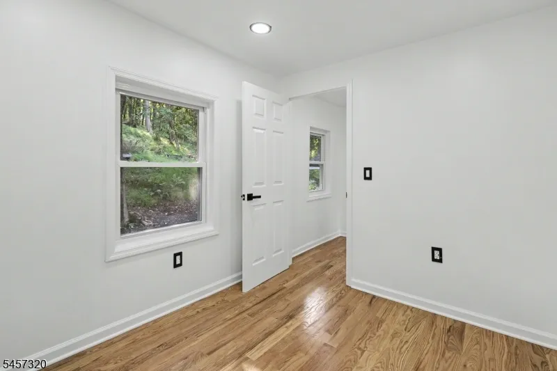 15 Cherry St Newton Town, NJ 07860