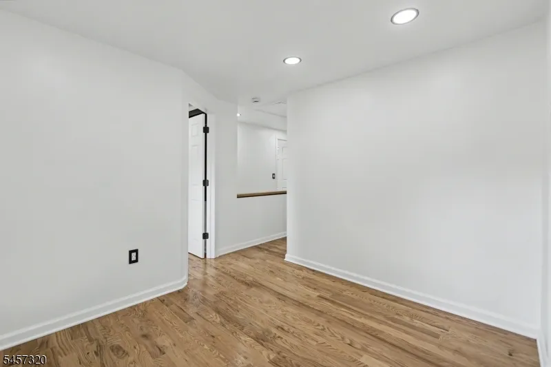 15 Cherry St Newton Town, NJ 07860