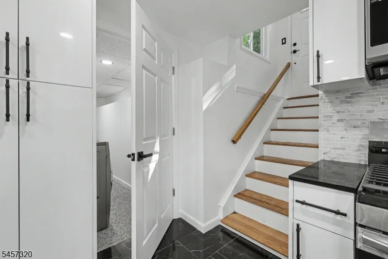 15 Cherry St Newton Town, NJ 07860