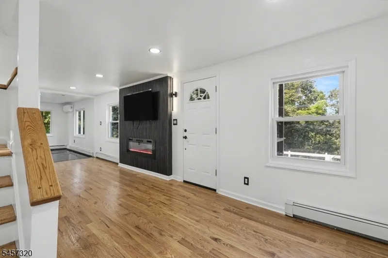 15 Cherry St Newton Town, NJ 07860