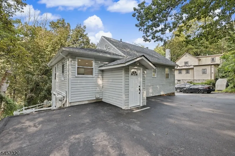 15 Cherry St Newton Town, NJ 07860