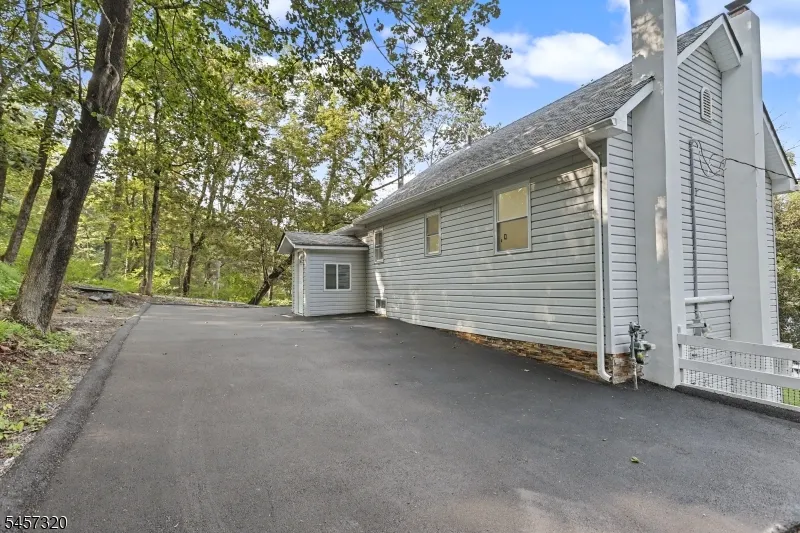 15 Cherry St Newton Town, NJ 07860