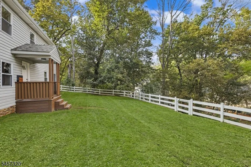 15 Cherry St Newton Town, NJ 07860