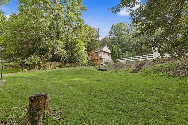15 Cherry St Newton Town, NJ 07860