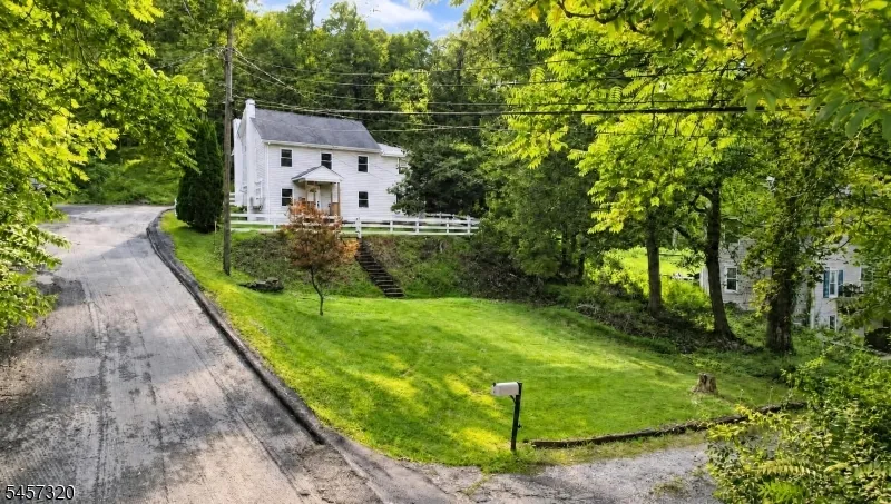 15 Cherry St Newton Town, NJ 07860