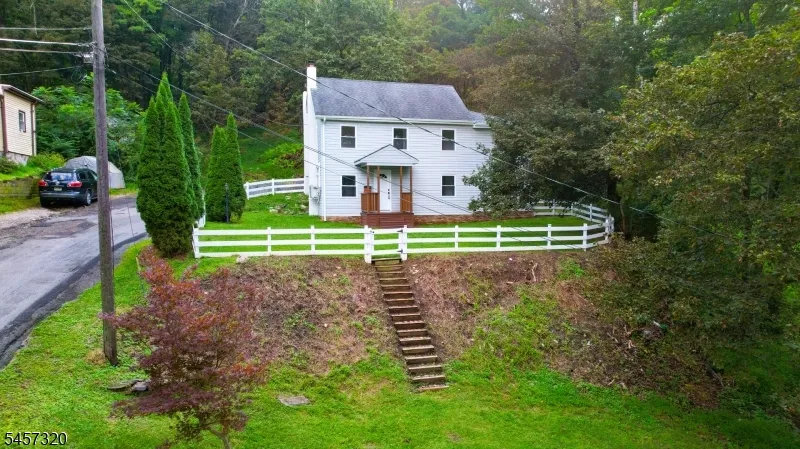 15 Cherry St Newton Town, NJ 07860