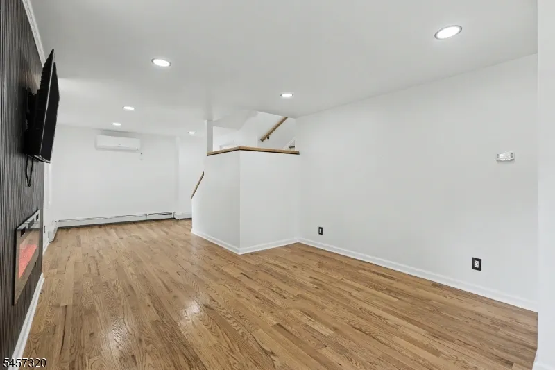 15 Cherry St Newton Town, NJ 07860