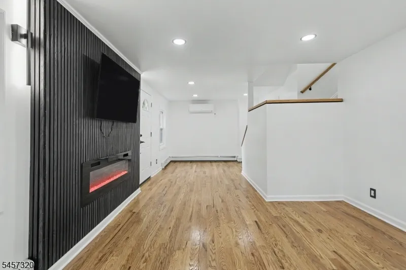 15 Cherry St Newton Town, NJ 07860