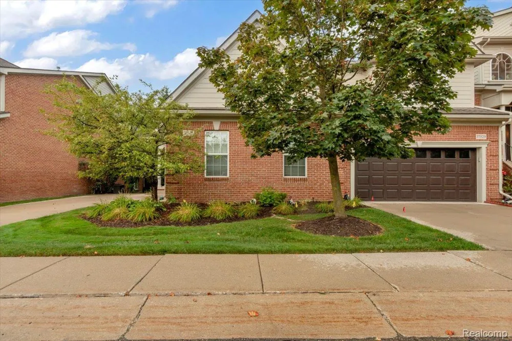 37525 Newburgh Park Circle Livonia City, MI 48152