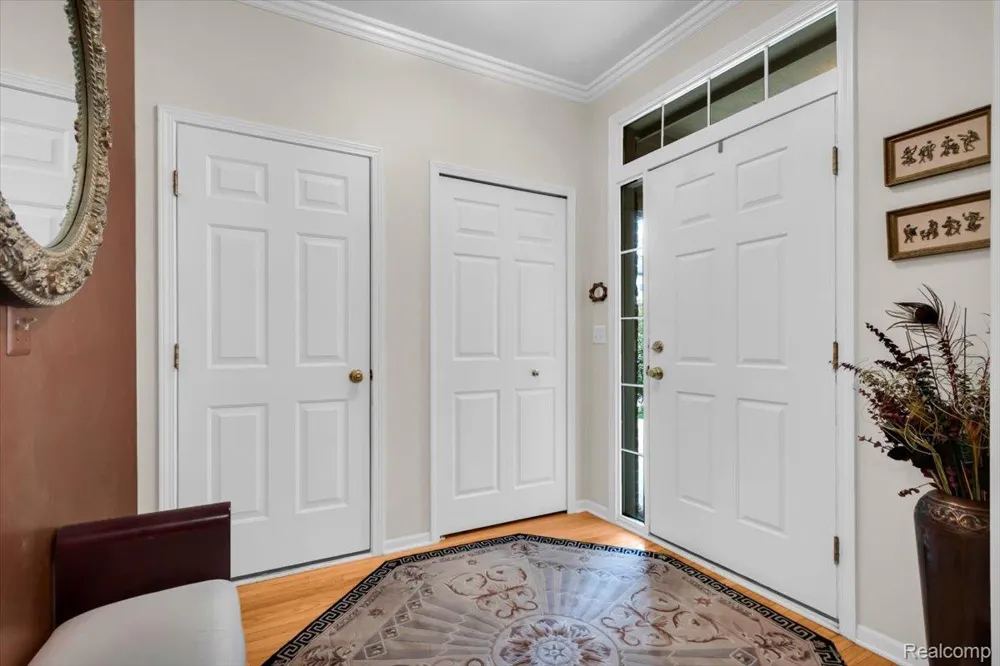 37525 Newburgh Park Circle Livonia City, MI 48152