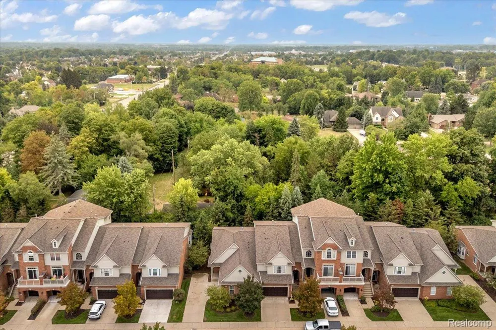 37525 Newburgh Park Circle Livonia City, MI 48152