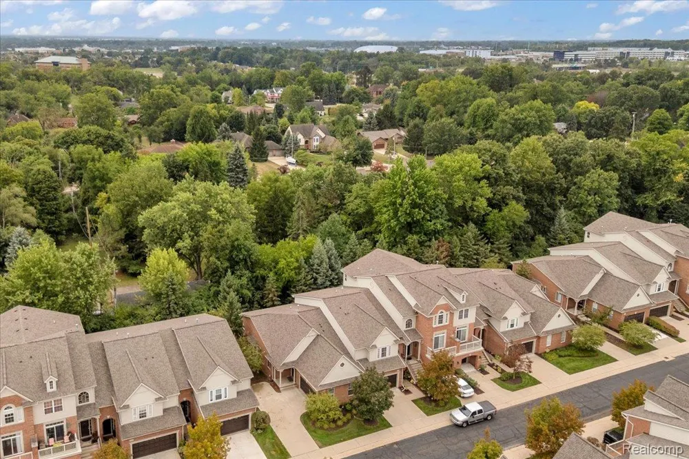 37525 Newburgh Park Circle Livonia City, MI 48152