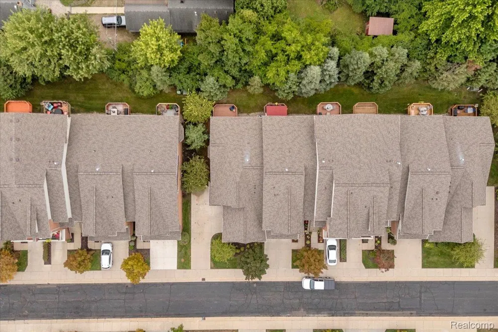 37525 Newburgh Park Circle Livonia City, MI 48152