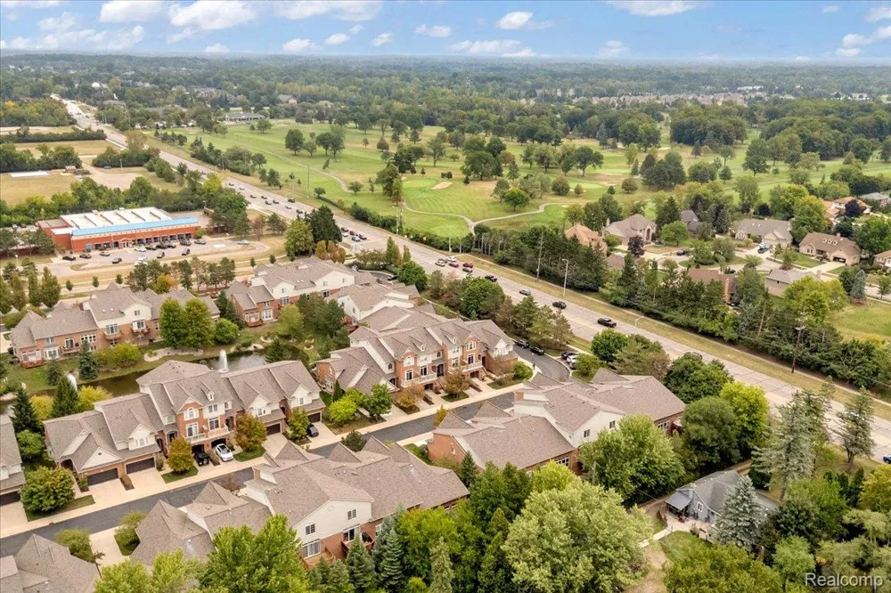 37525 Newburgh Park Circle Livonia City, MI 48152