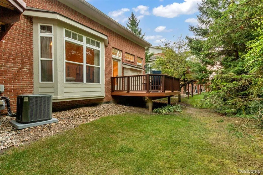 37525 Newburgh Park Circle Livonia City, MI 48152